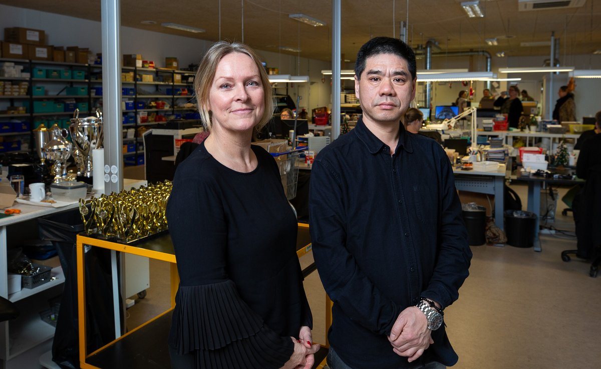 Hanne Hørup (left) and Xuping Zhang at the company Jydsk Emblem Fabrik A/S located in Malling, Aarhus. Photo Lars Kruse.